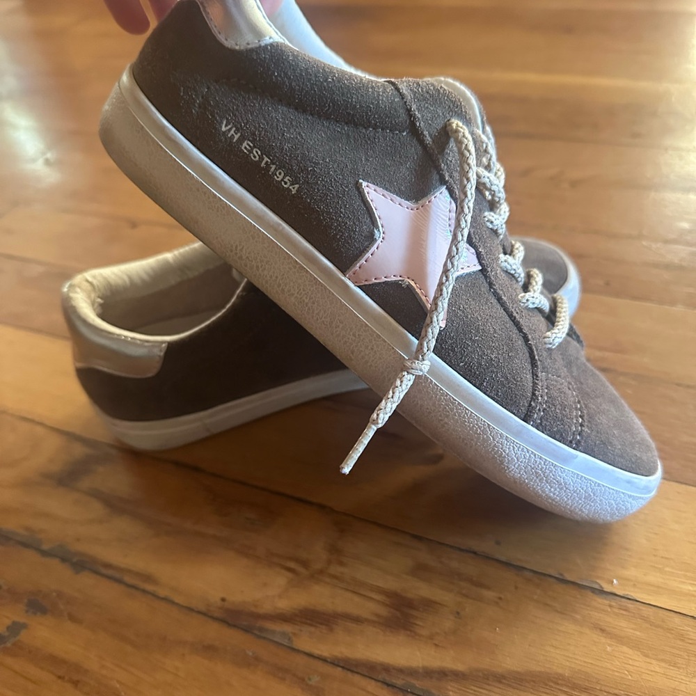 Vintage Havana Brown Sneakers with Pink Star